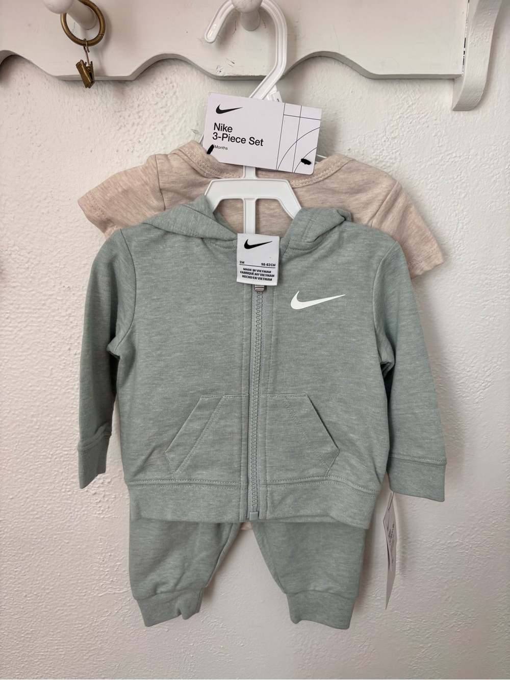 Nike Baby 3-Piece Hoodie Set 0-3M NWT Sage Green Beige Jogger Outfit